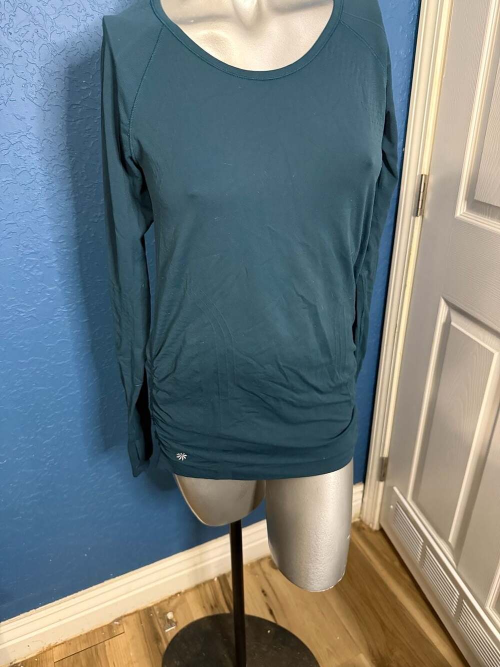 Athleta Seamless Long Sleeve Top Size M Teal Athletic Shirt
